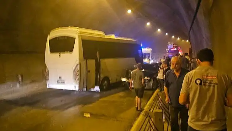 Tünelde zincirleme trafik kazası: 10 kişi yaralandı