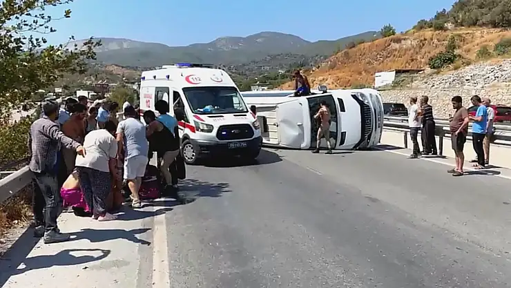 Tur midibüsü devrildi: 7 yaralı!