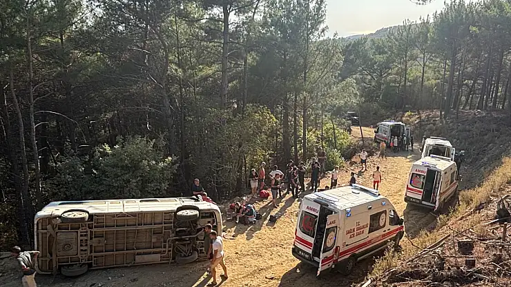 Tur minibüsü devrildi: Çok sayıda yaralı var!