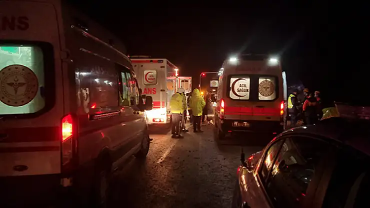 Tur otobüsü devrildi: Çok sayıda yaralı var!