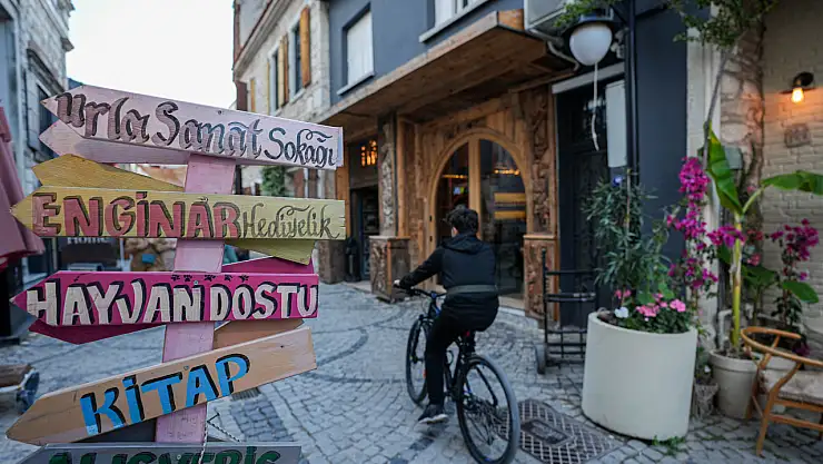 Turistlerin Gözdesi: Urla'nın Sanat Sokağı Zafer Caddesi