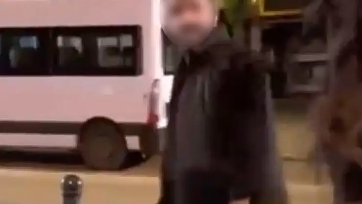 Türk bayrağını yakmaya çalışmıştı: Yakalanan şahıs engelli çıktı!