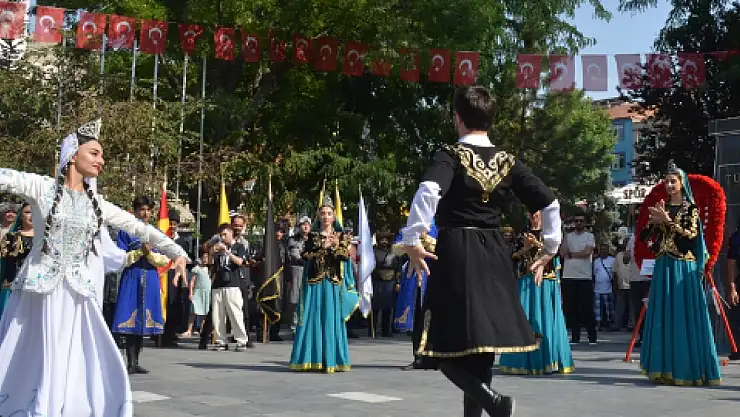 Türk Dünyası Şöleni başladı!