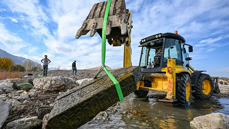 Türkiye'nin en büyük gölünde Konyalı ataların izine rastlandı!