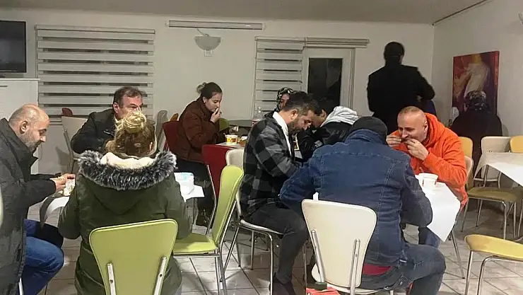 TÜRSAB'da, depremzedelerin yanında