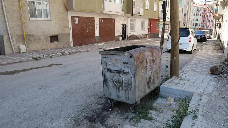 Tüyler ürperten olay! Çöp konteynırından bakın ne çıktı...
