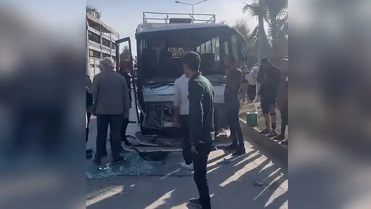 Üç araç birbirine girdi: 4 yaralı