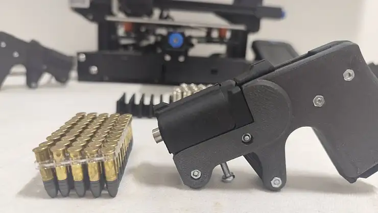 Üç boyutlu yazıcıyla suikast silahı üreten şüpheli yakalandı