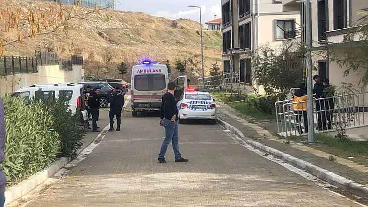 Üçüncü kattan düşerek hayatını kaybetti: İntihar mı? Kaza mı?