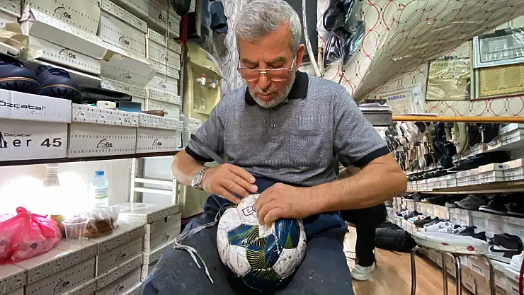 Üçüncü kuşak olarak top tamirine devam ediyor