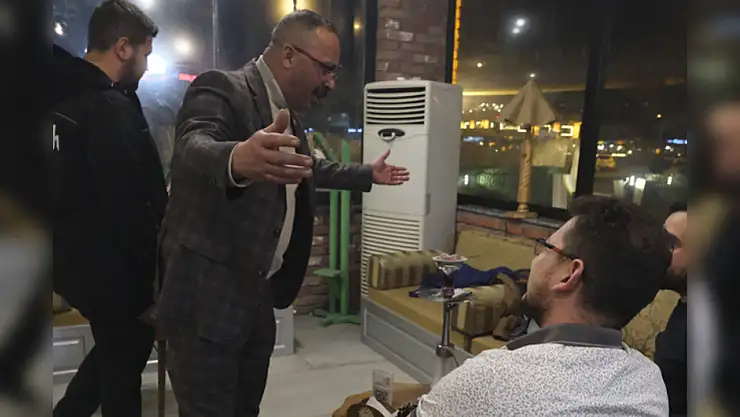 Uğur gece mesaisinde