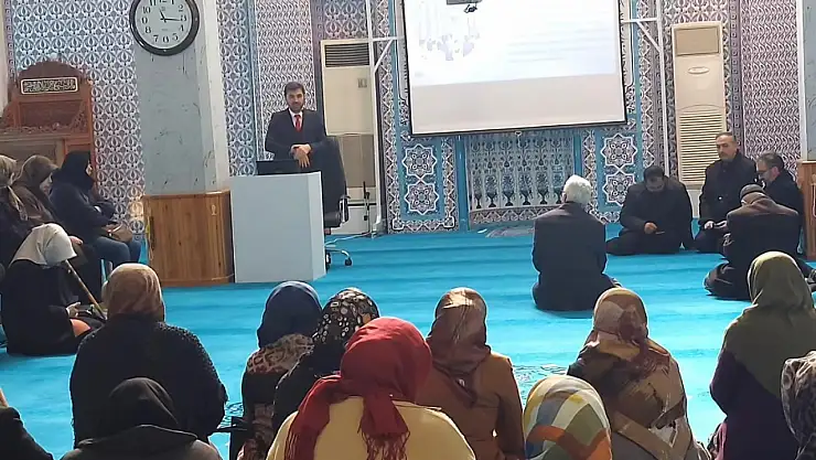 Umre adaylarına seminer verildi!