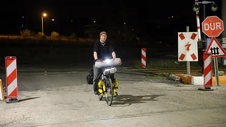 Umre için pedal çevirdi: Konya üzerinden geçen yolculuk Hatay'da sürüyor