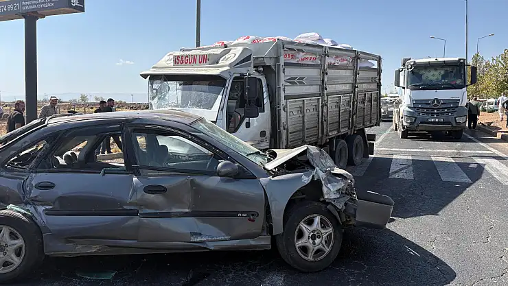Un yüklü kamyon dehşet saçtı: 2'si çocuk 10 yaralı