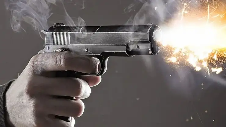 Uyuşturucu operasyonunda çatışma: Polis memuru ağır yaralandı, saldırgan öldürüldü