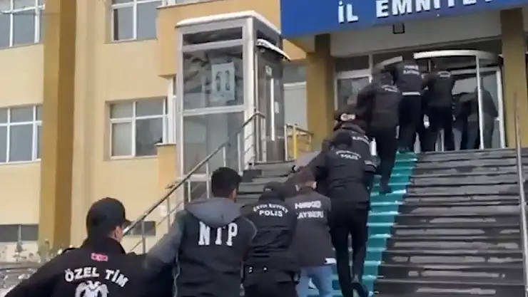 Uyuşturucu tacirlerine dev operasyon: 1.8 ton uyuşturucu ele geçirildi!