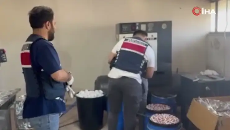 Uyuşturucu üretim adresine operasyon: 2 kişi yakalandı!