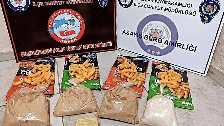 Uyuşturucuları cips paketlerine gizlemişler!