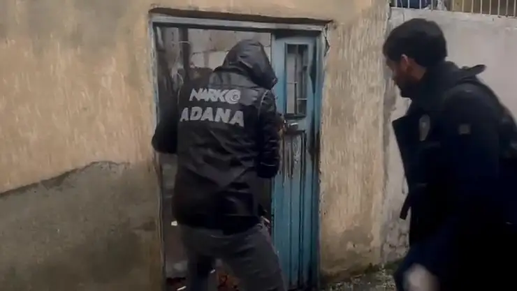 Uyuşturucuları yatağın içerisine gizlemiş