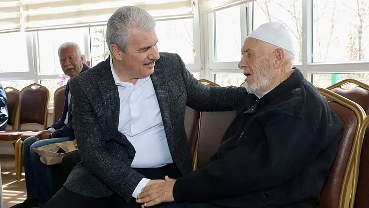 Vali Akın'dan huzurevine bayram ziyareti