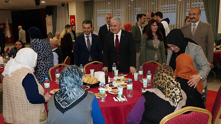 Vali Akın huzurevi sakinleriyle iftar yaptı