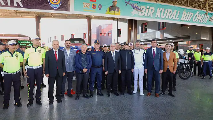 Vali Akın otogarı ziyaret etti