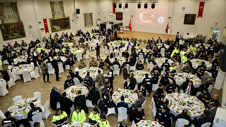 Vali Akın polislerle iftar açtı