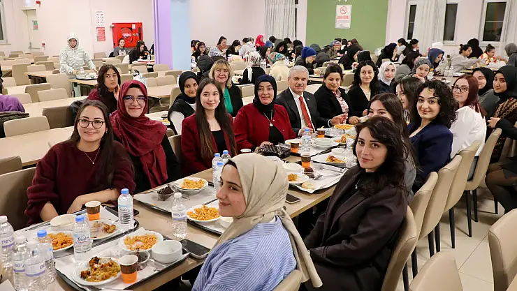 Vali Akın, Ramazan bereketini öğrencilerle paylaştı