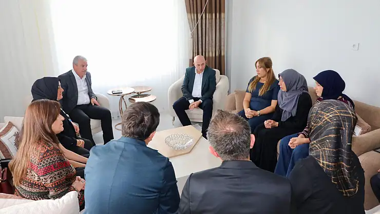 Vali Akın ve Müdür Yüksek şehit polis memurunun ailesini ziyaret etti