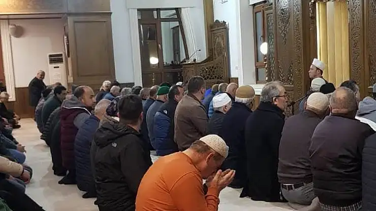 Vatandaşlar camileri doldurdu