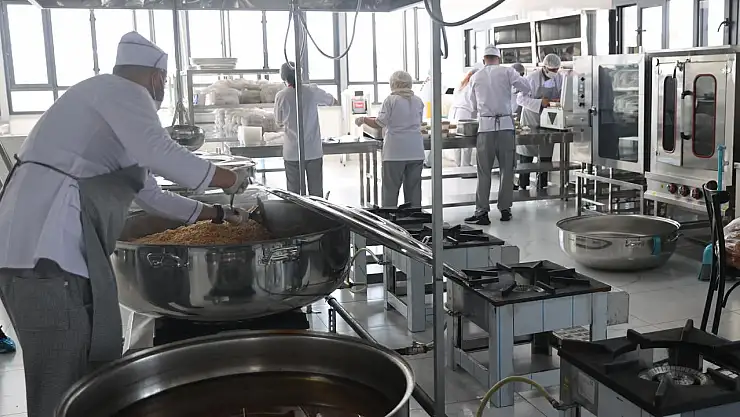 Vatandaşlara 365 gün boyunca ücretsiz aşevi hizmeti