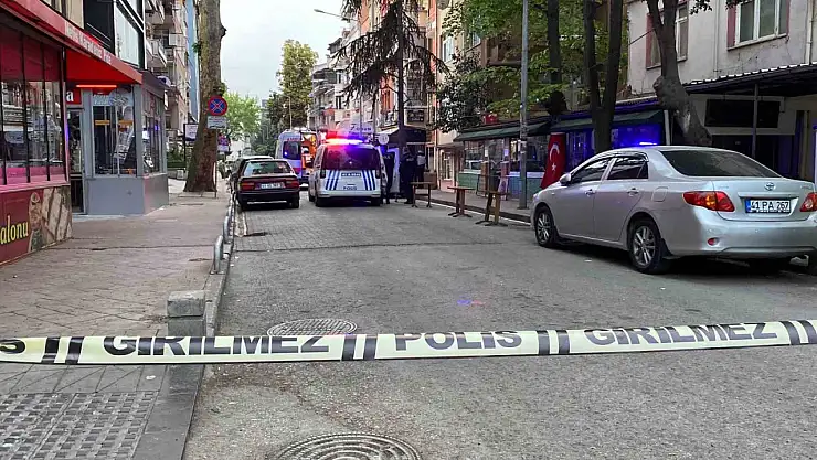 Vatandaşların ihbarı üzerine yerde hareketsiz yatan kişi ölü bulundu