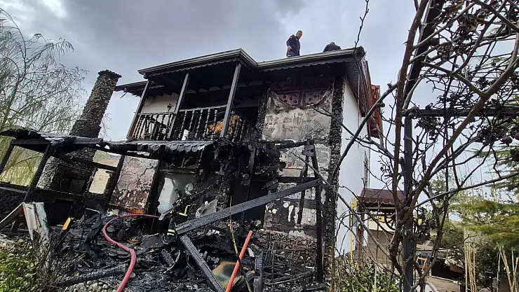 Villada yangın çıktı, mutfak tüpü patladı