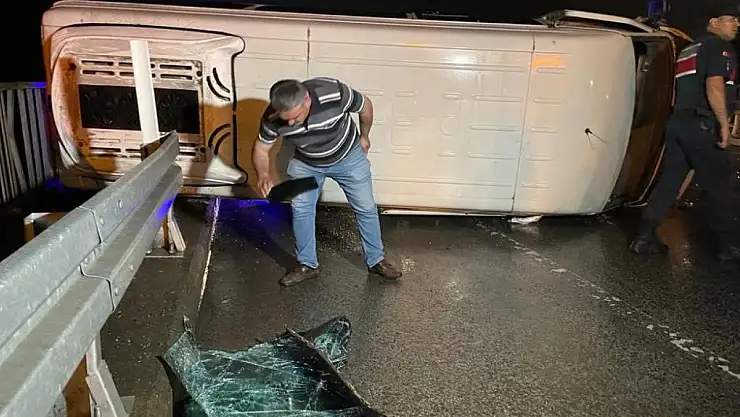 Virajı alamadı devrildi: 3 yaralı