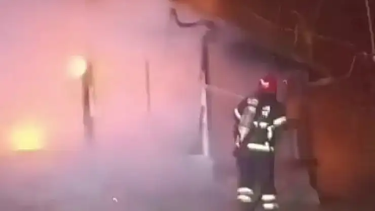  Yanan ahşap ev kül oldu