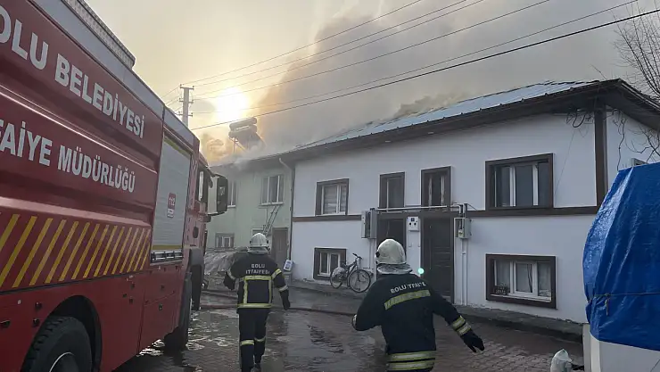 Yangın 3 evi birden kullanılamaz hale getirdi