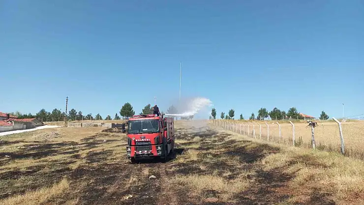 Yangın tarlalara sıçramadan müdahale edildi