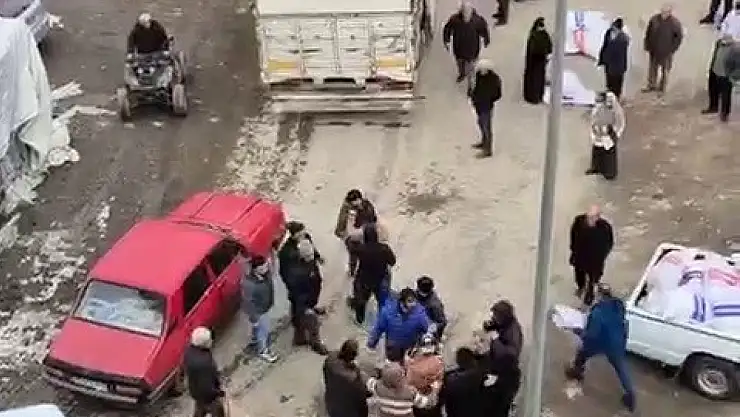 Yardım dağıtımında kavga çıktı