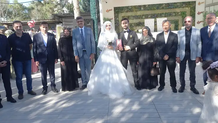 Yaşar Toy'un mutlu günü: Kızı evlendi!