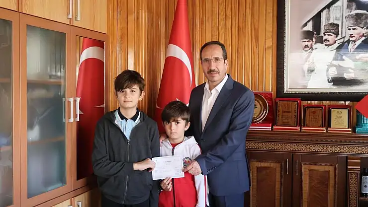 Yaşları küçük ama yürekleri büyük: Konyalı kardeşler harçlıklarını Filistin'e bağışladı