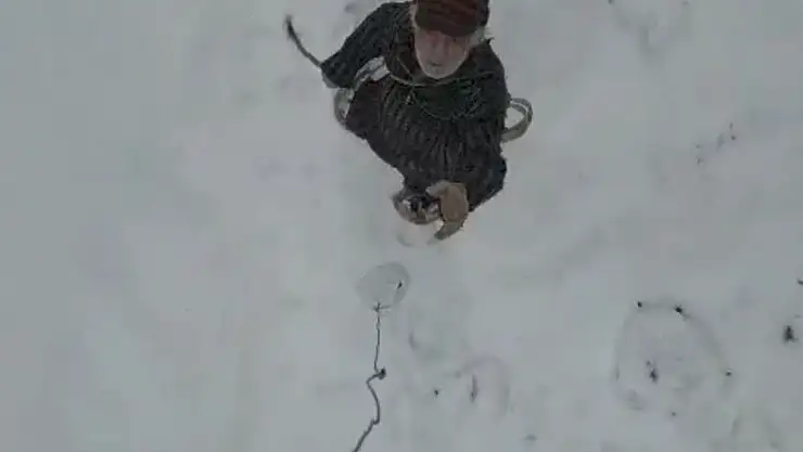 Yaşlı çiftin yardımına drone yetişti