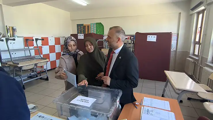 Yeniden Refah Meram Belediye Başkanı adayı Mustafa Özerdem, oyunu kullandı