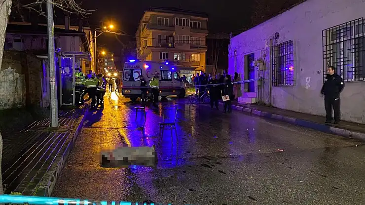 Yer Bursa: Çocuk annesinin elini bıraktı yola çıktı! Aracın altında kaldı! Sürücü olay yerinden kaçtı