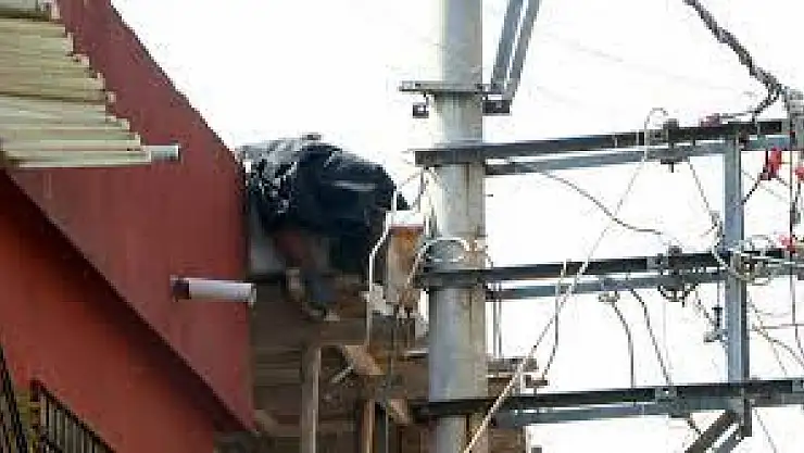 Yer Konya: Önce elektrik akımına kapıldı! Sonra çatıdan düştü!Yaşamını yitirdi!