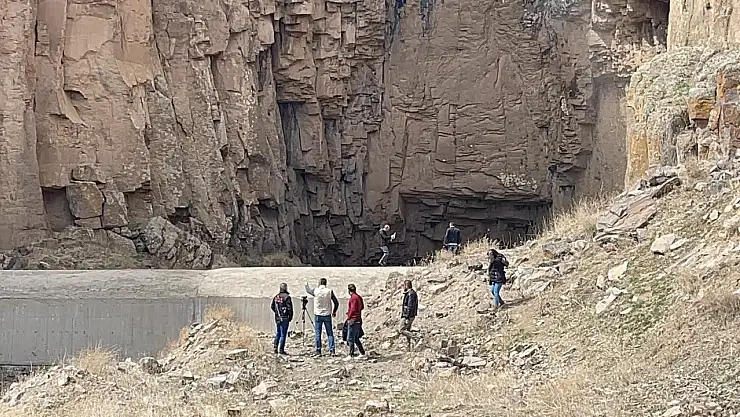 Yılda bir ay akan şelale, tekrardan canlandı!