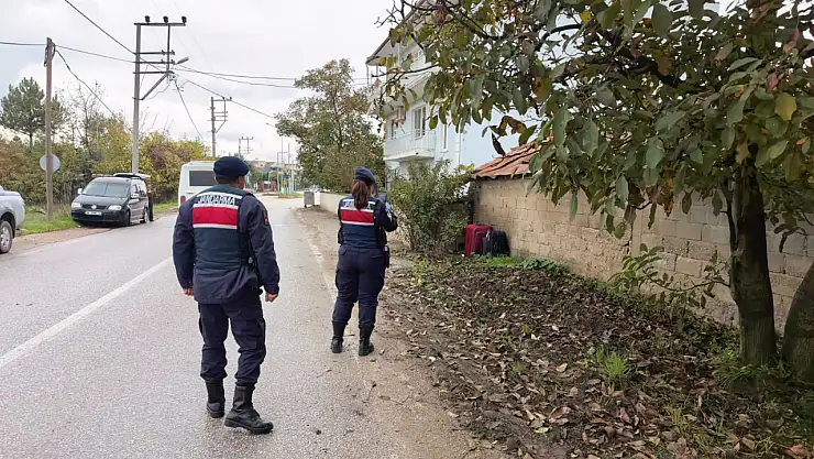 Yol kenarına bırakılan valizler paniğe neden oldu! Ekipler harekete geçti