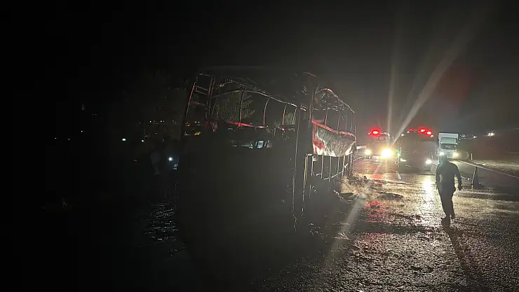 Yolcu otobüsü alevlere teslim oldu: Kullanılmaz hale geldi!