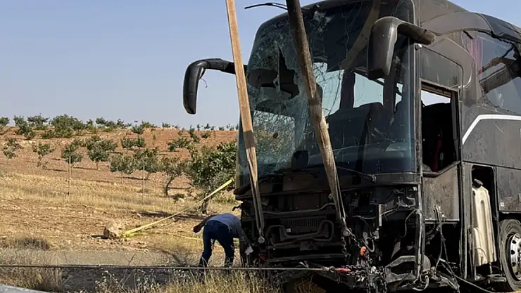 Yolcu otobüsü devrildi: Çok sayıda yaralı var!