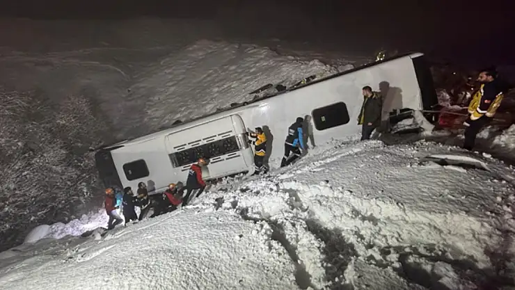 Yolcu otobüsü şarampole devrildi: 5 ölü 38 yaralı!