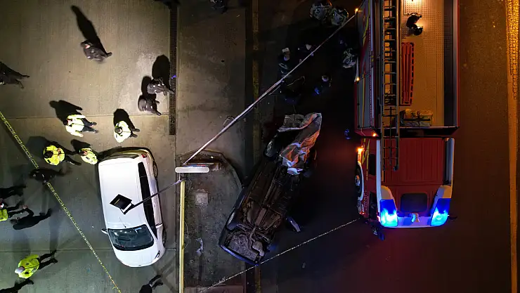 Yolda kalan otomobile çarptı: 2 kişi hayatını kaybetti!